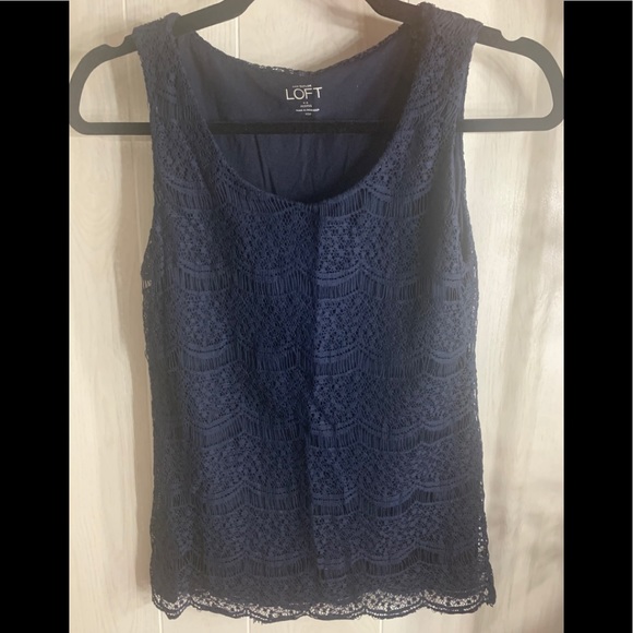 LOFT Tops - Lovely Navy Lace sleeveless top⭐️Like New!!